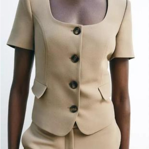 Zara NWT buttoned short sleeve blazer 2432/507
